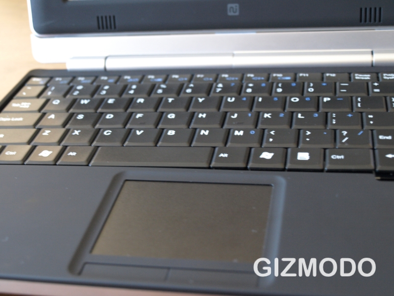 Illustration for article titled First Hands On: Touch Book Is Part-Netbook, Part-Tablet